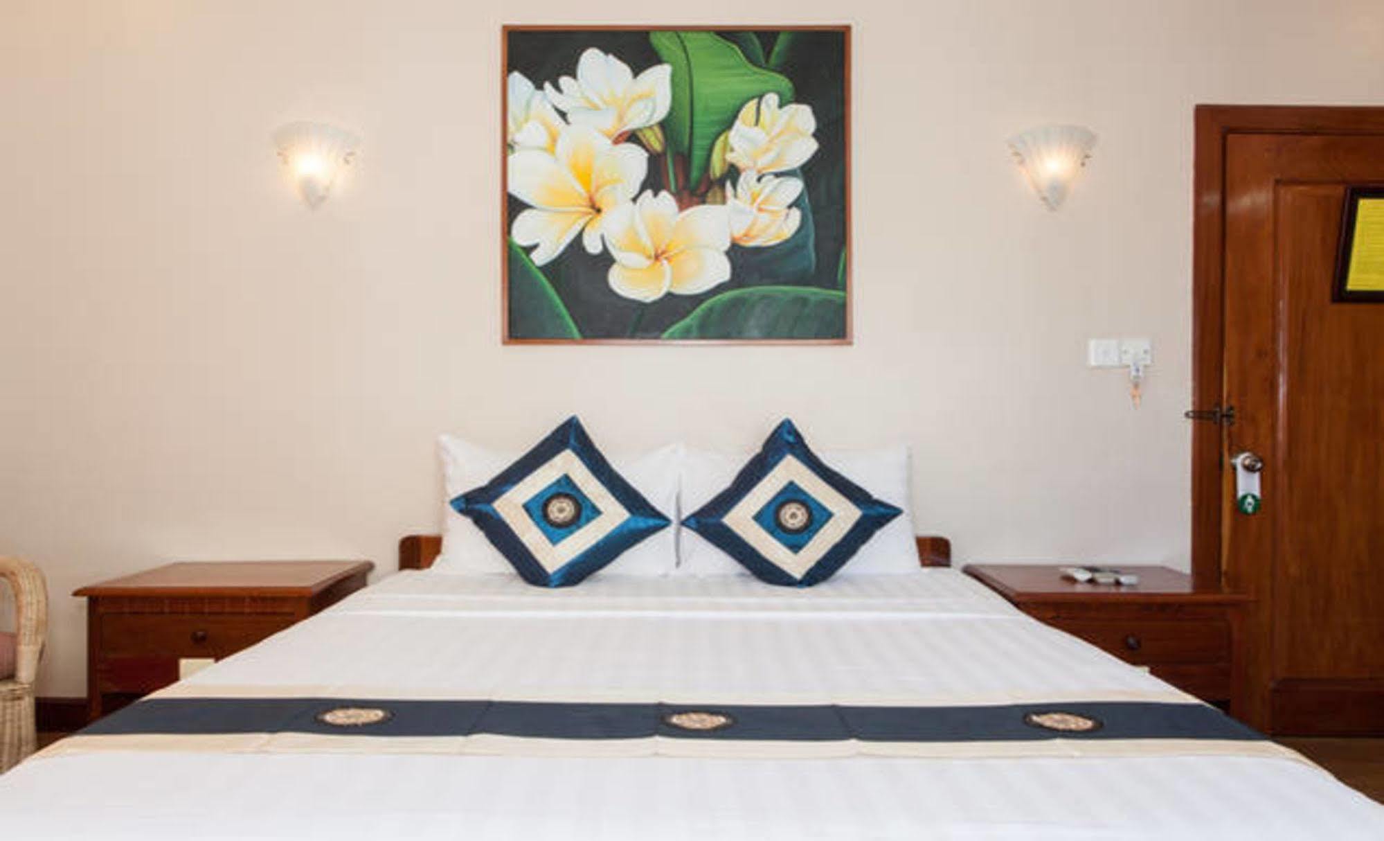 Anise Hotel And Restaurant بنوم بنه المظهر الخارجي الصورة