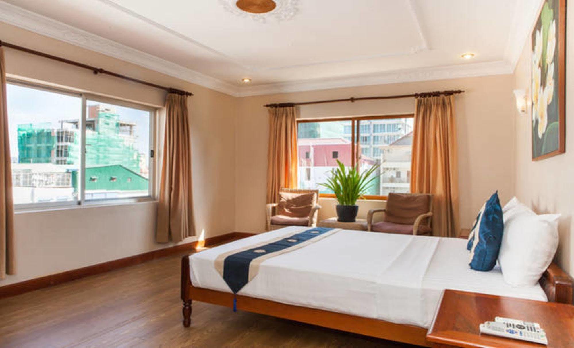Anise Hotel And Restaurant بنوم بنه المظهر الخارجي الصورة