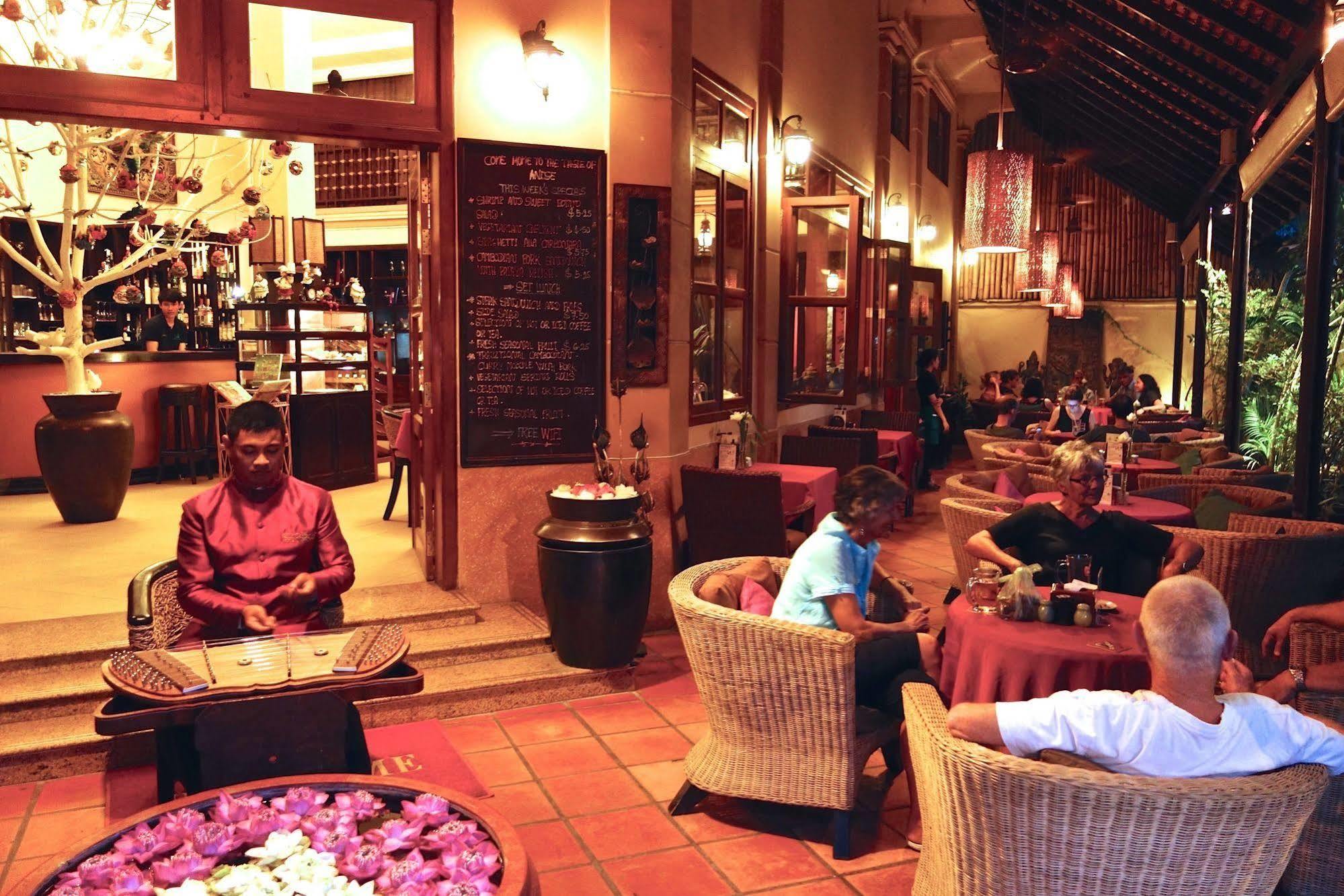 Anise Hotel And Restaurant بنوم بنه المظهر الخارجي الصورة